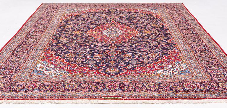 A Kashan carpet signed, approx. 420 x 292 cm.