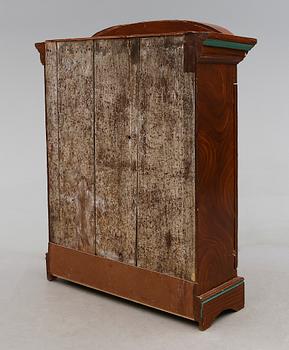 SKÅPSÖVERDEL, allmoge, 1800-talets första hälft.