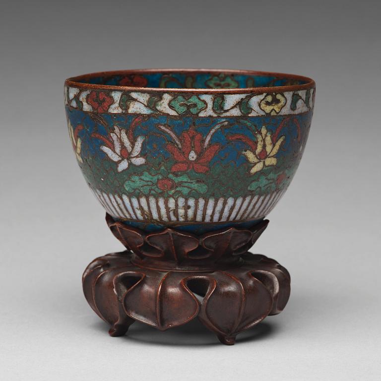 A cloisonné cup, Ming dynasty (1368-1644).