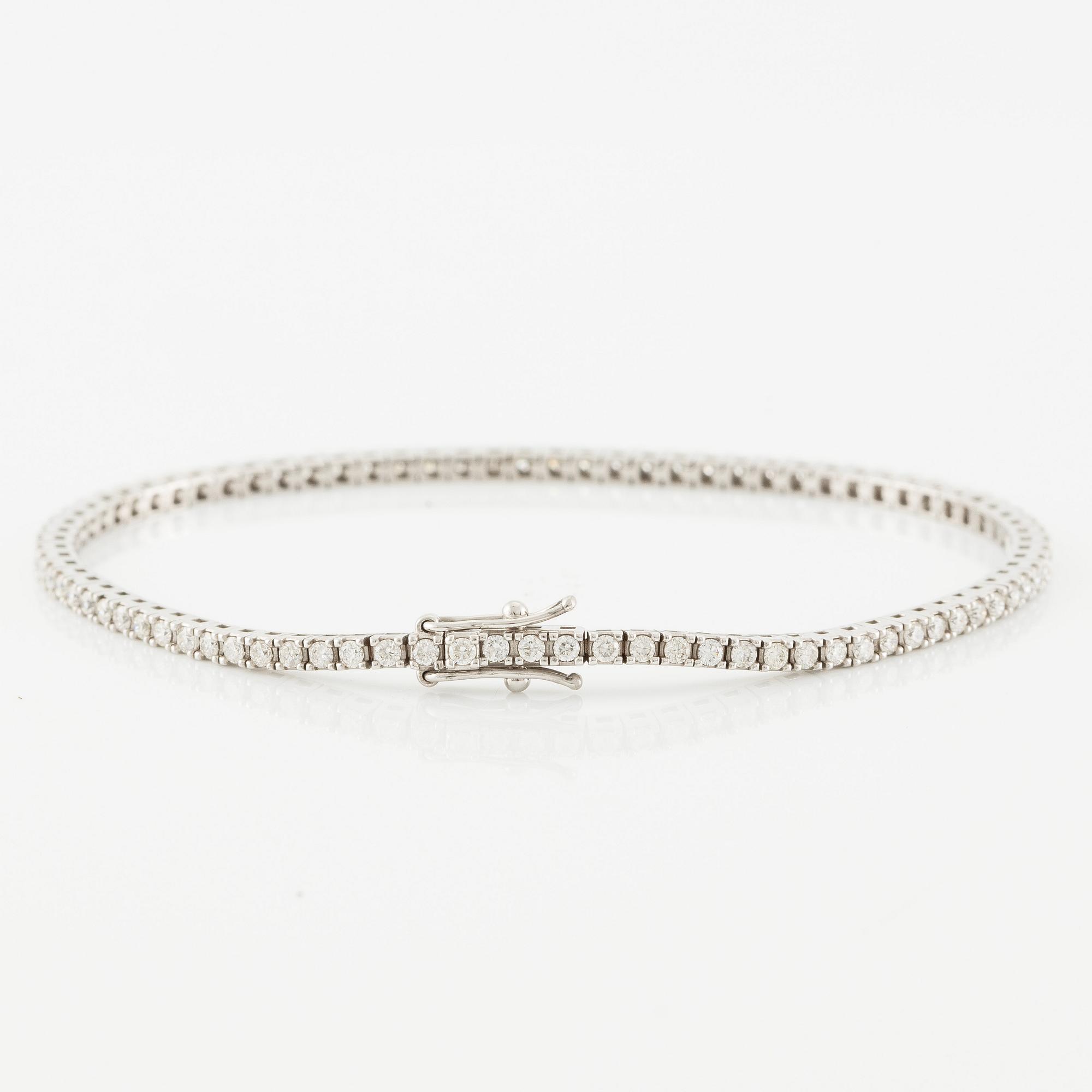 Tennis bracelet 18K white gold with brilliant-cut diamonds.