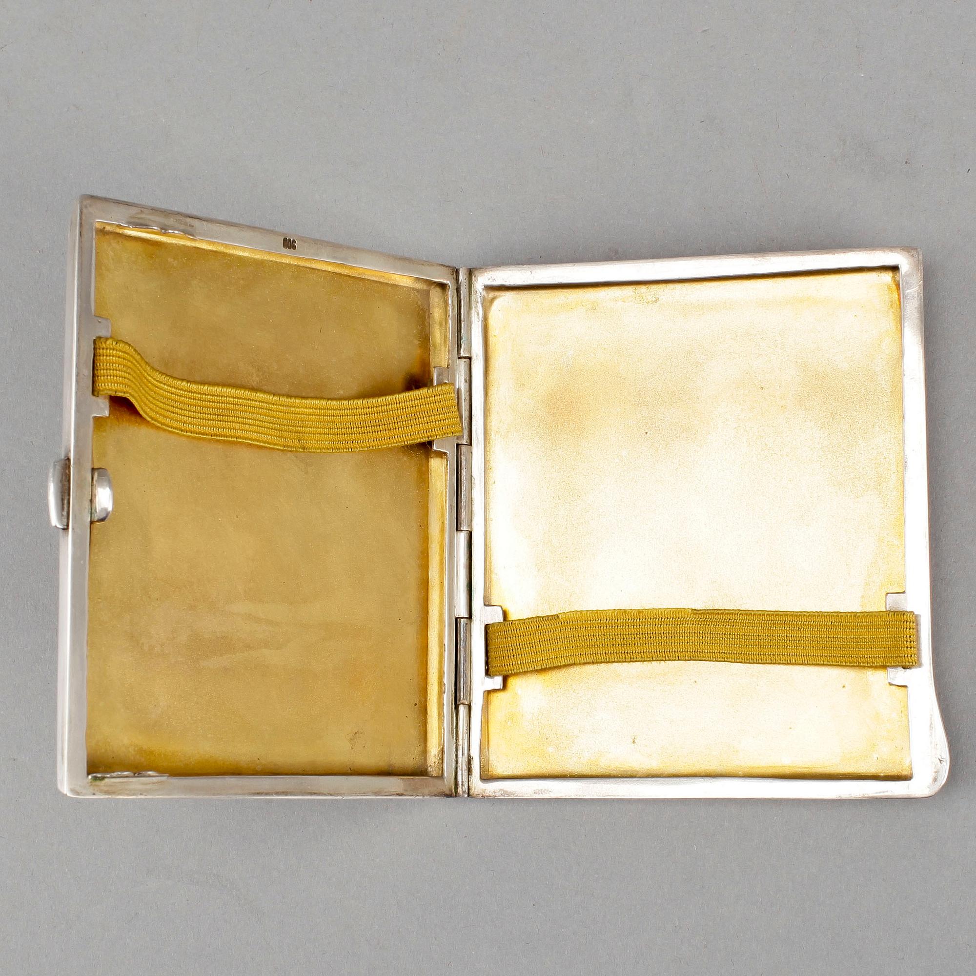 CIGARETTETUI, silver samt emalj, Tyskland, 1900-tal. Vikt ca 150 gram.