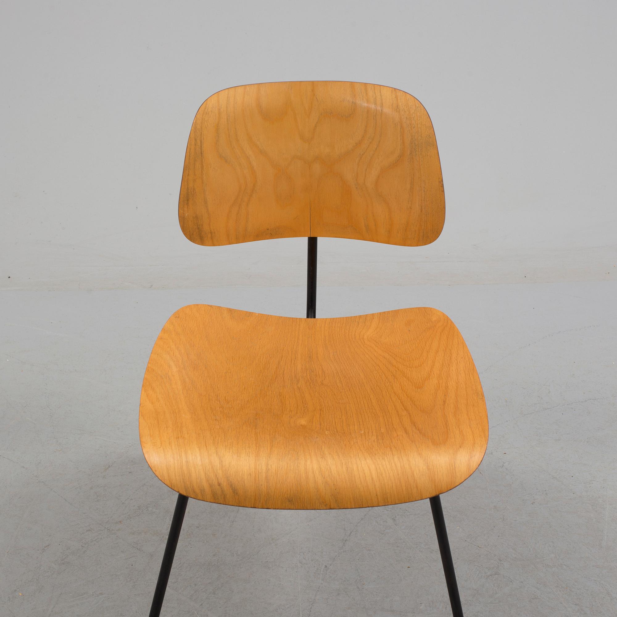 a "DCM (Dining Chair Metal)" chair by CHARLES & RAY EAMES, Herman Miller 1950's-/60's.