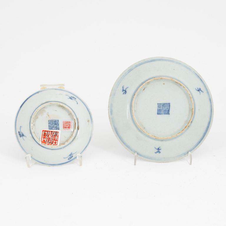 A group of 12 Chinese porcelain small dishes, late Qing dynasty, late 19th Century or around the year 1900.