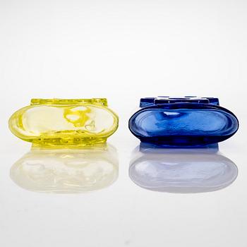 Erkkitapio Siiroinen, a set of two carafes for Riihimäki Glassworks, Finland.