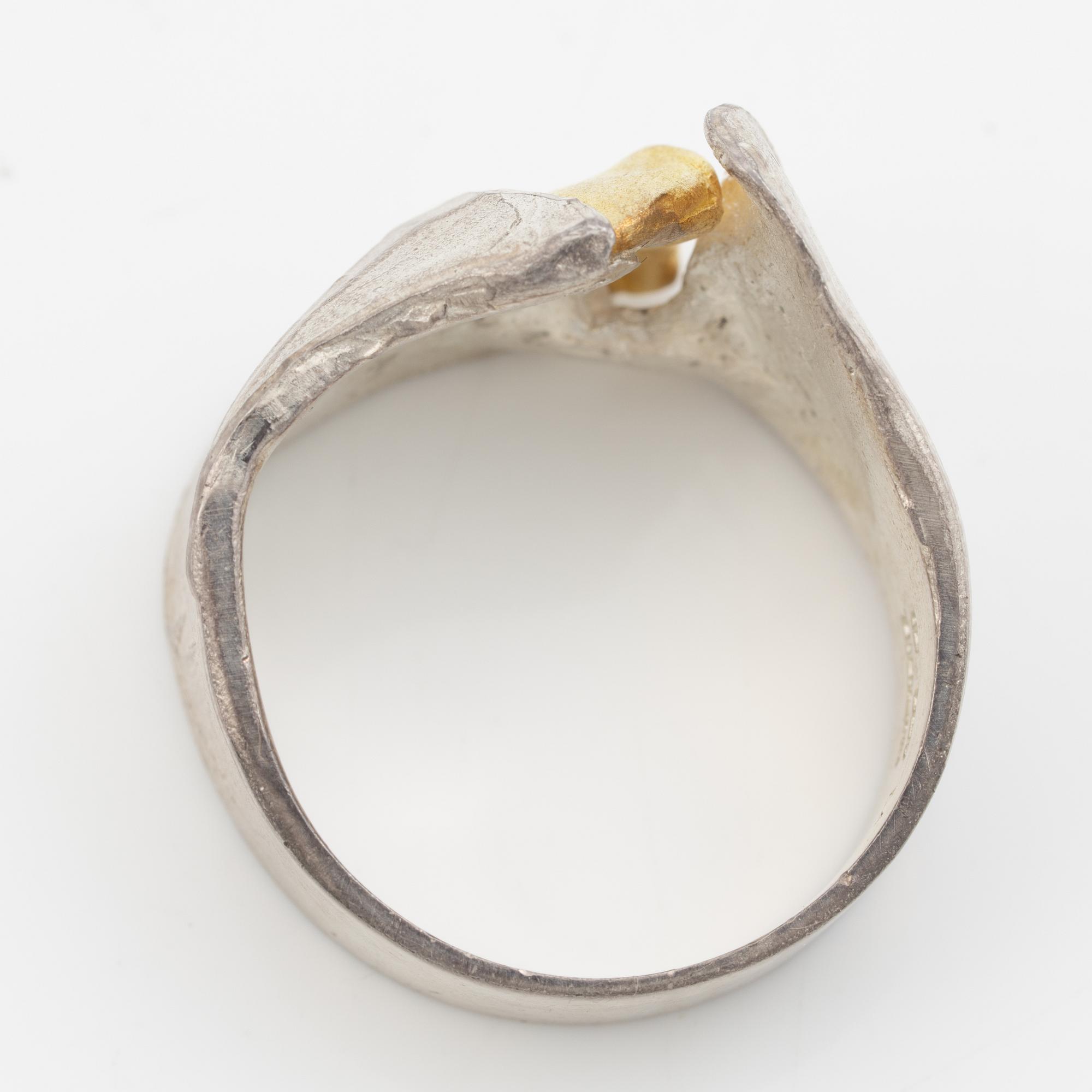 Ring silver och förgyllt silver.