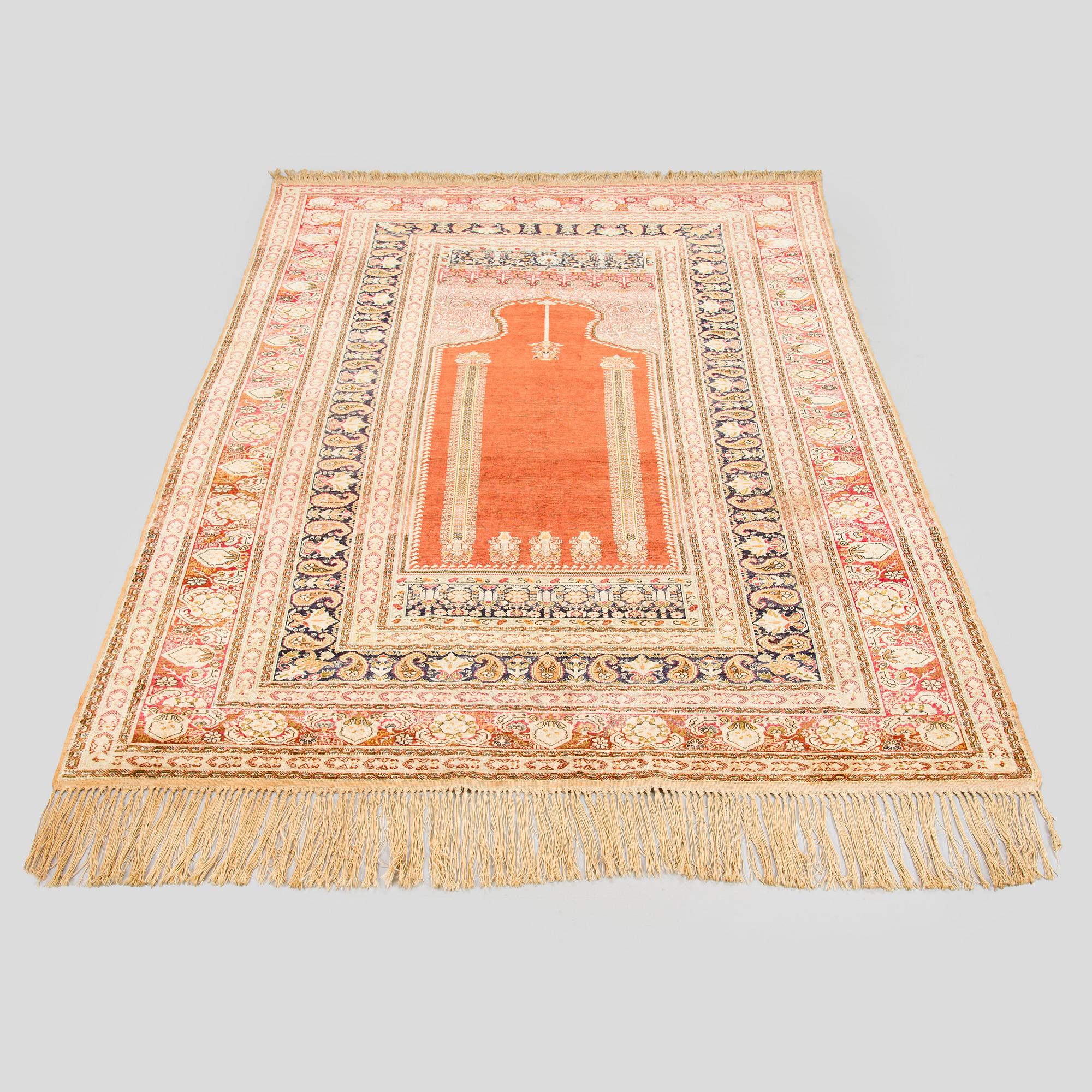 Prayer rug,  antique Gördes. C. 220 x 155 cm.