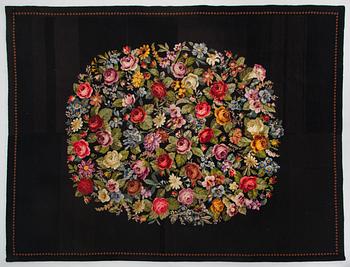 A wall textile from around 1900, size 199 x 259 cm.