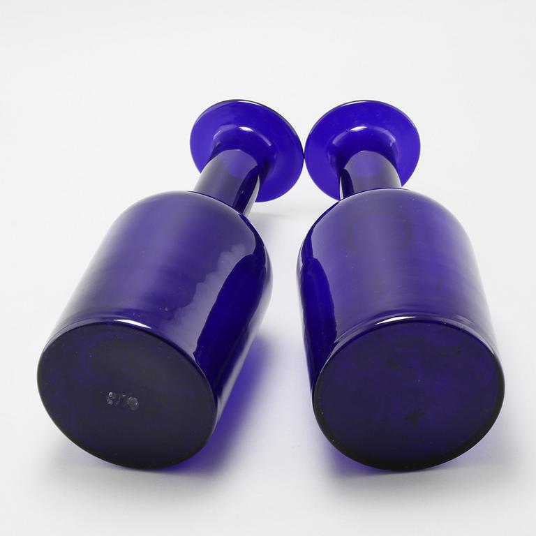 FLASKOR, 2 st, glas, Holmegaard, 1960/70-tal.