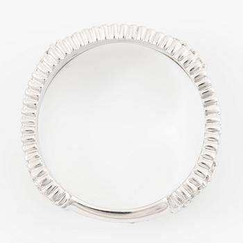 Ring 18K white gold set with brilliant-cut diamonds.