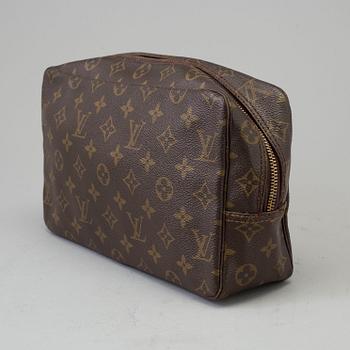 A Louis Vuitton 'Trousse toilette 28' toilet bag.