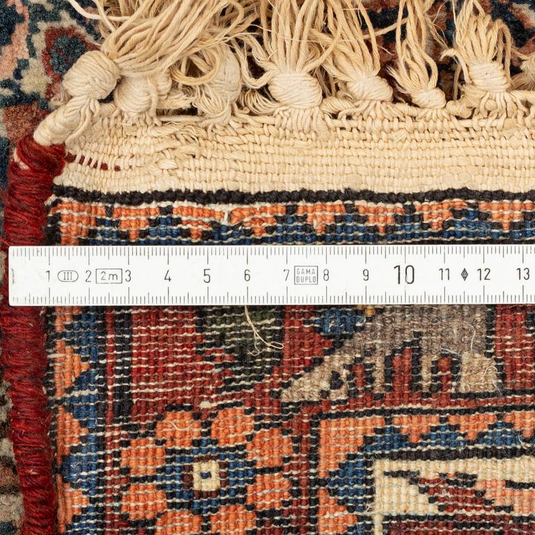 A Heris carpet, 305 x 205 cm.