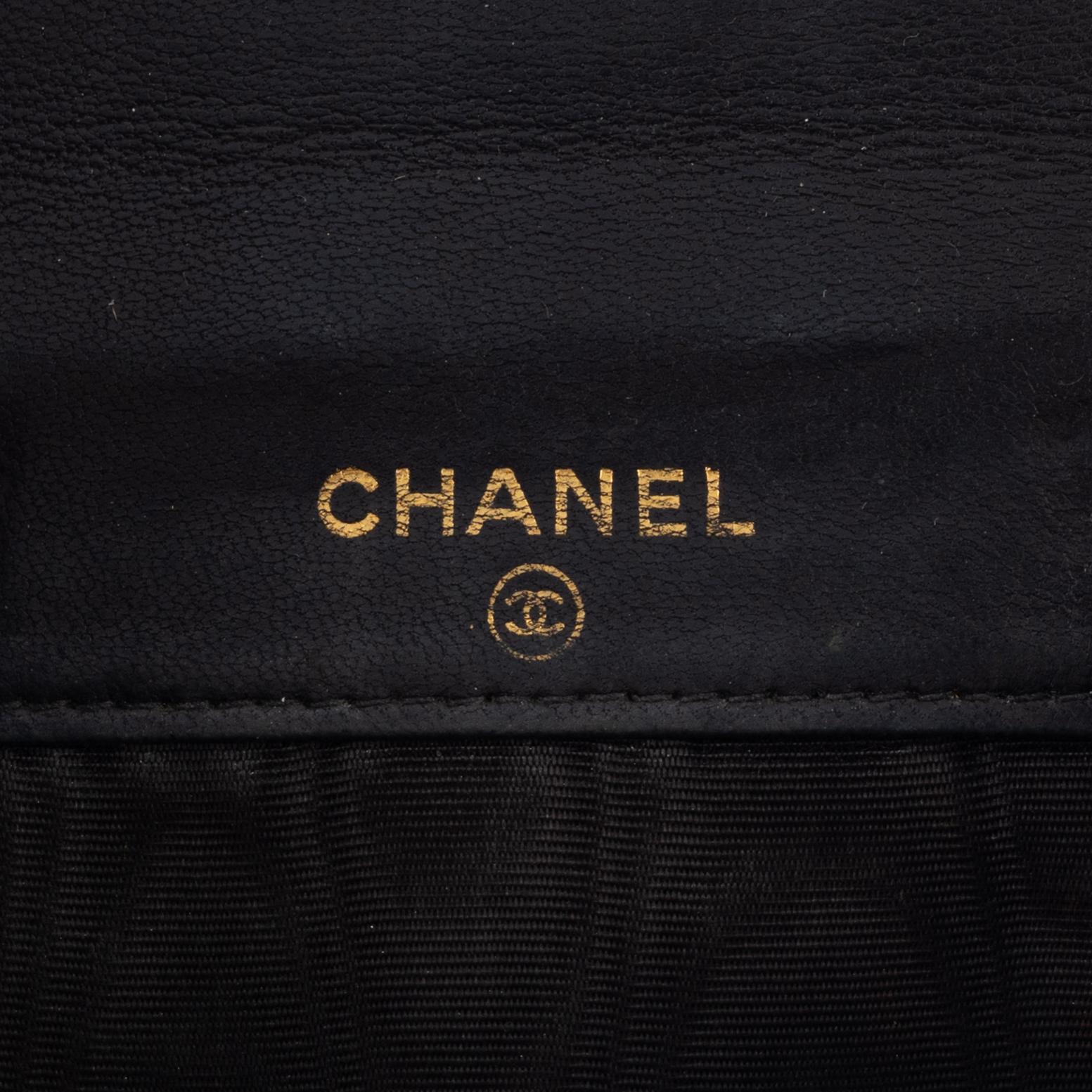 Chanel, wallet.