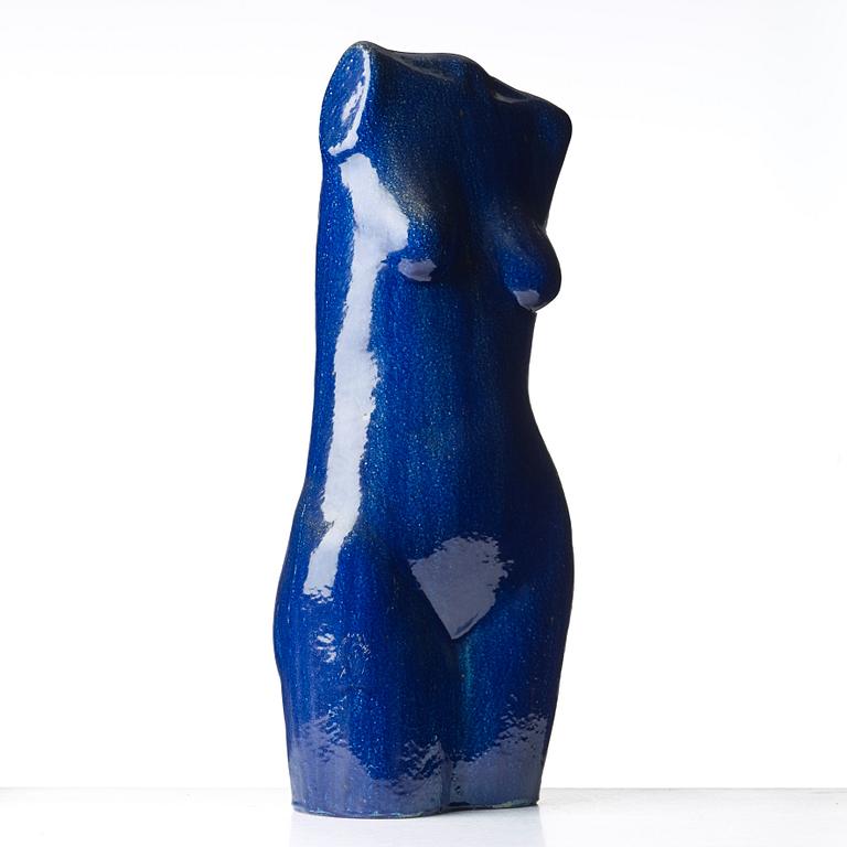 Ulla & Gustav Kraitz, a stoneware sculpture of a female torso, Fogdarp, Förslöv, Sweden. 2014.