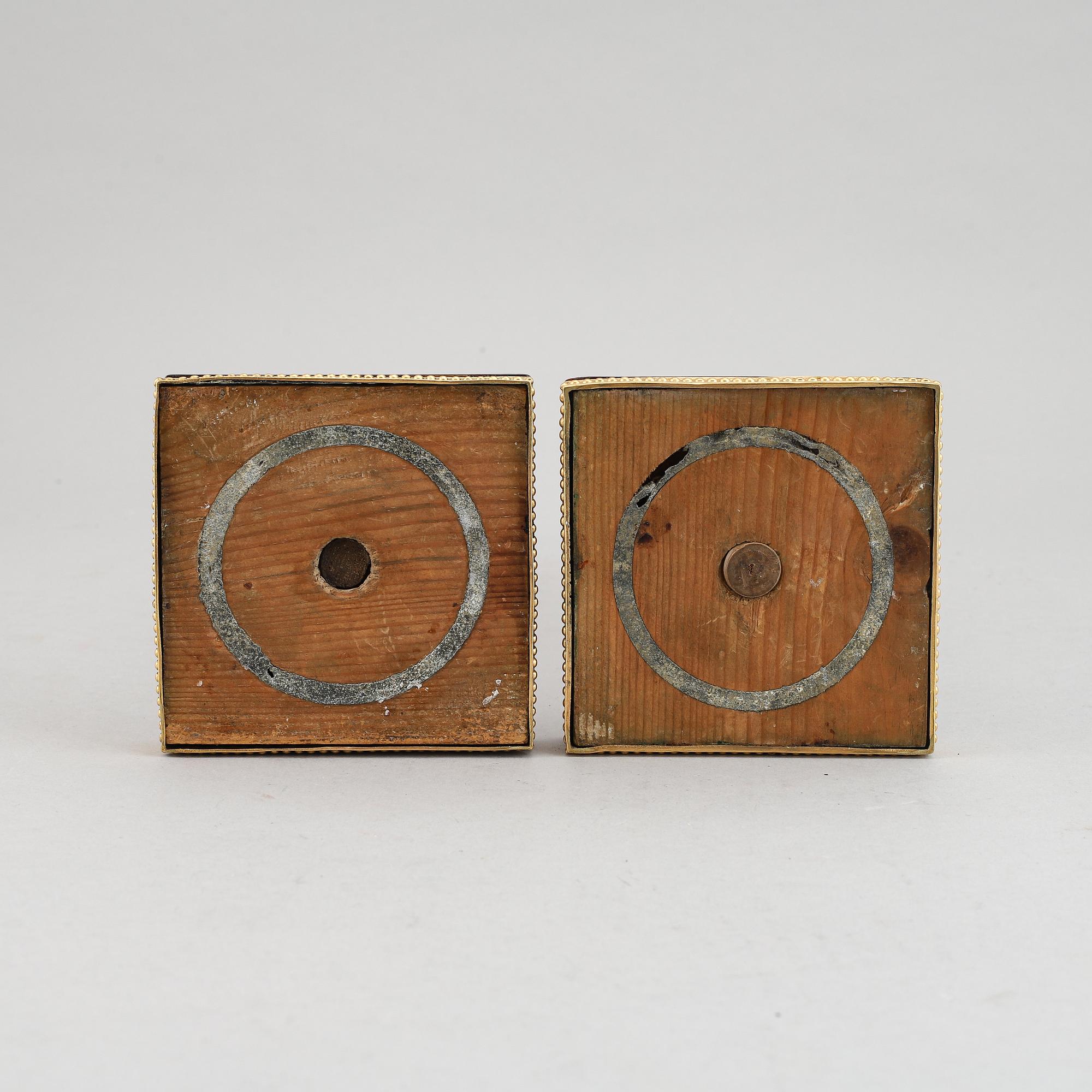 Ljusstakar, ett par, sengustavianska, 1700-talets slut.