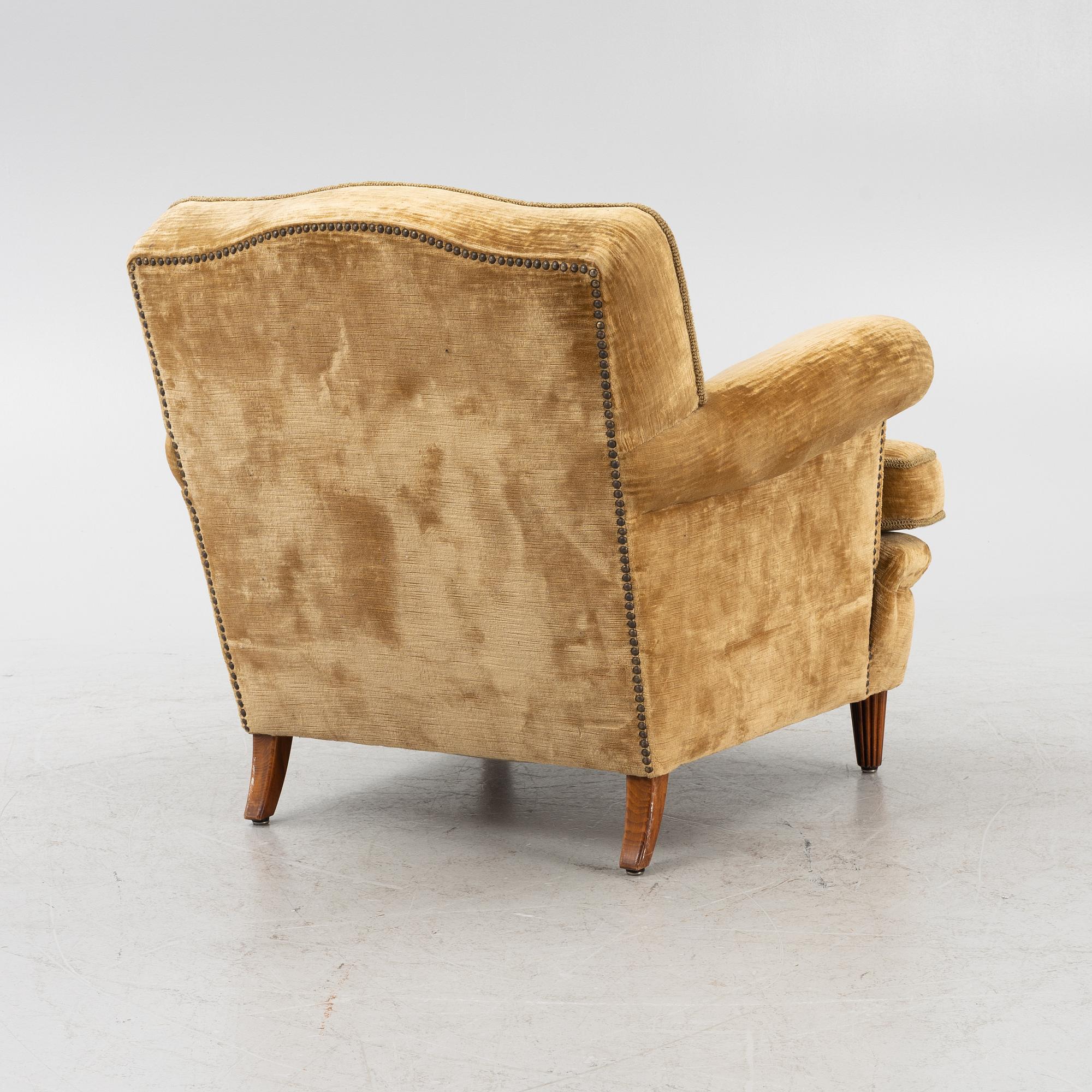 A mid 20th Century armchair.