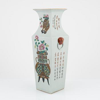 A large Chinese porcelain vase, 19th Century.