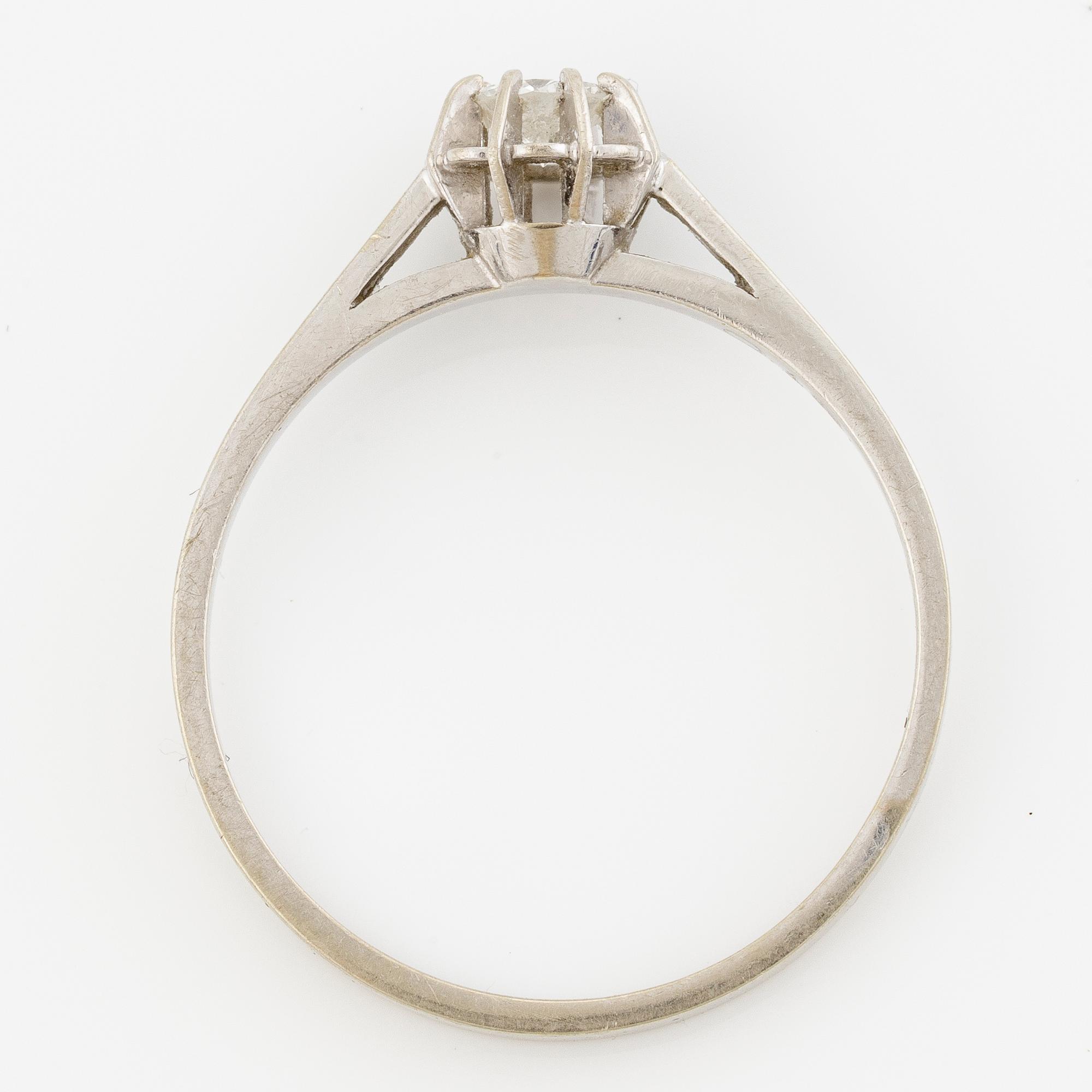 Ring in 18K white gold with a brilliant-cut diamond 0.16 ct.