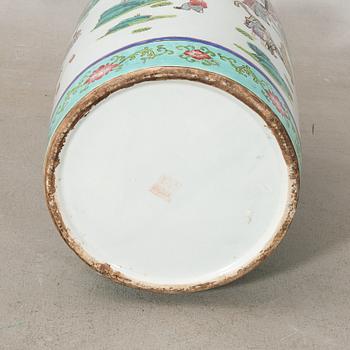 Floor vase China 20th century porcelain.