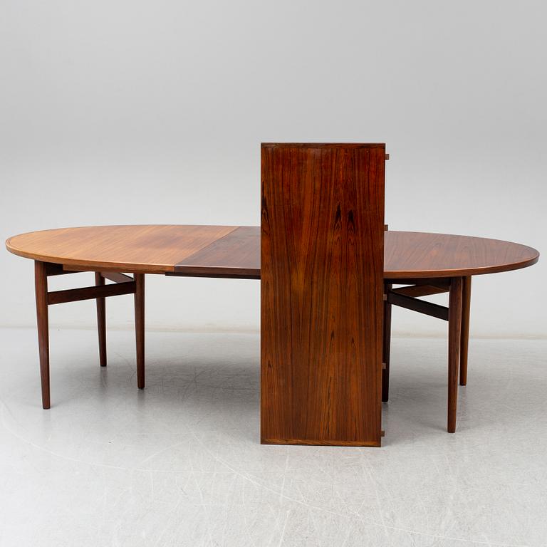 ARNE VODDER, a Danish rosewood veneered dining table, 1960's.