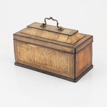 A tea caddy, 18th Century.