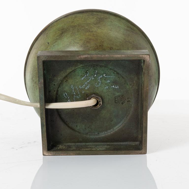 Guldsmedsaktiebolaget, a table lamp, 1930's.