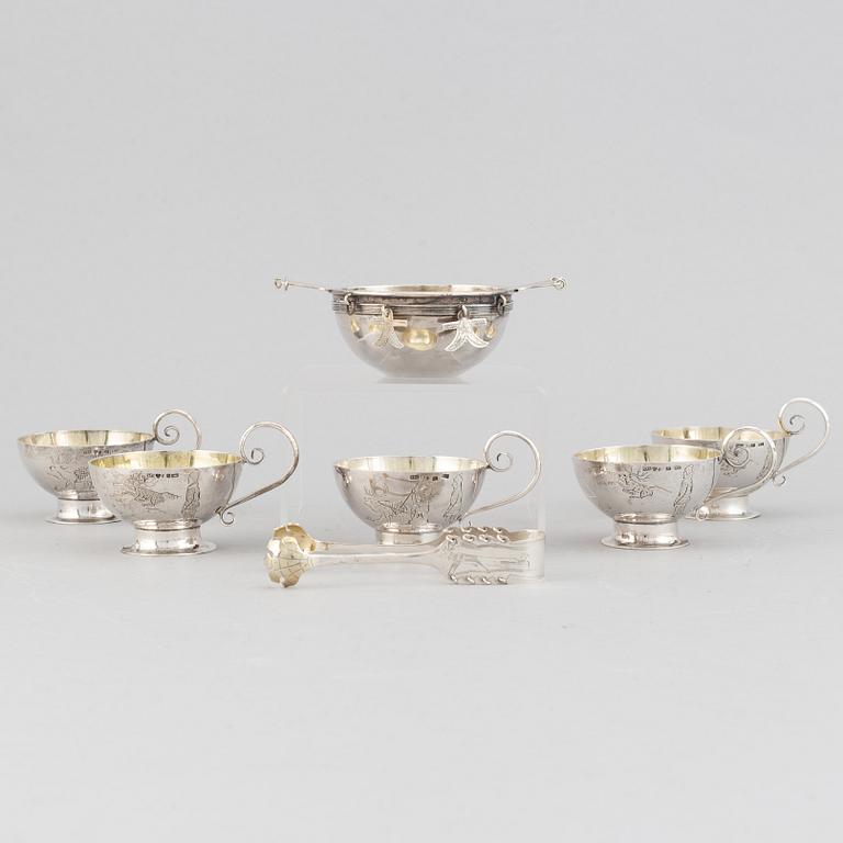 5+1 swedish silver mugs and a sugar tongs, including Erik Lindbeck, Nederkalix 1939.