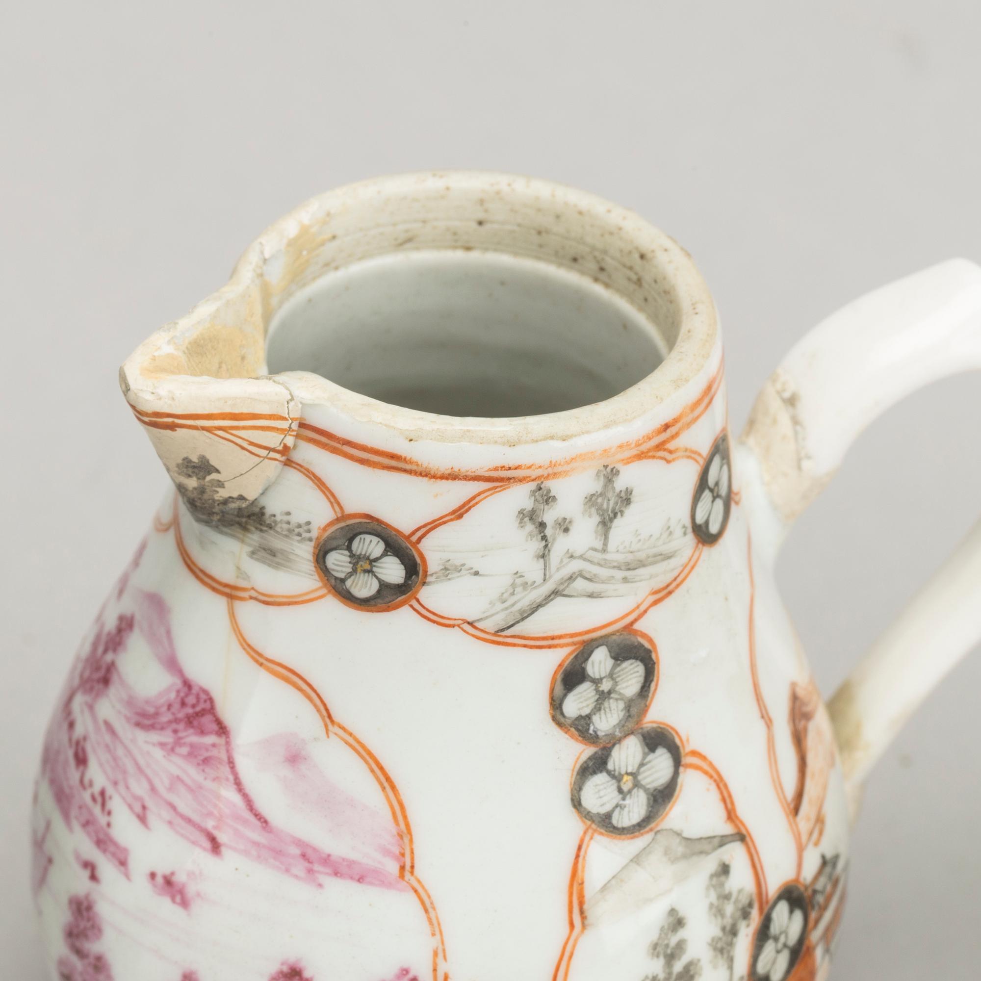 A SET OF 3 CHINESE PORCELAIN FROM THE 18/19TH CENTURY.