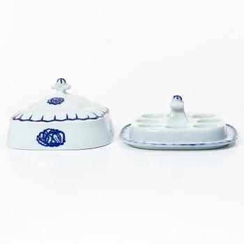 Wilhelm Kåge, 35 pieces of a 'Liljeblå' service, Gustafsberg, Sweden, 1918-1936.