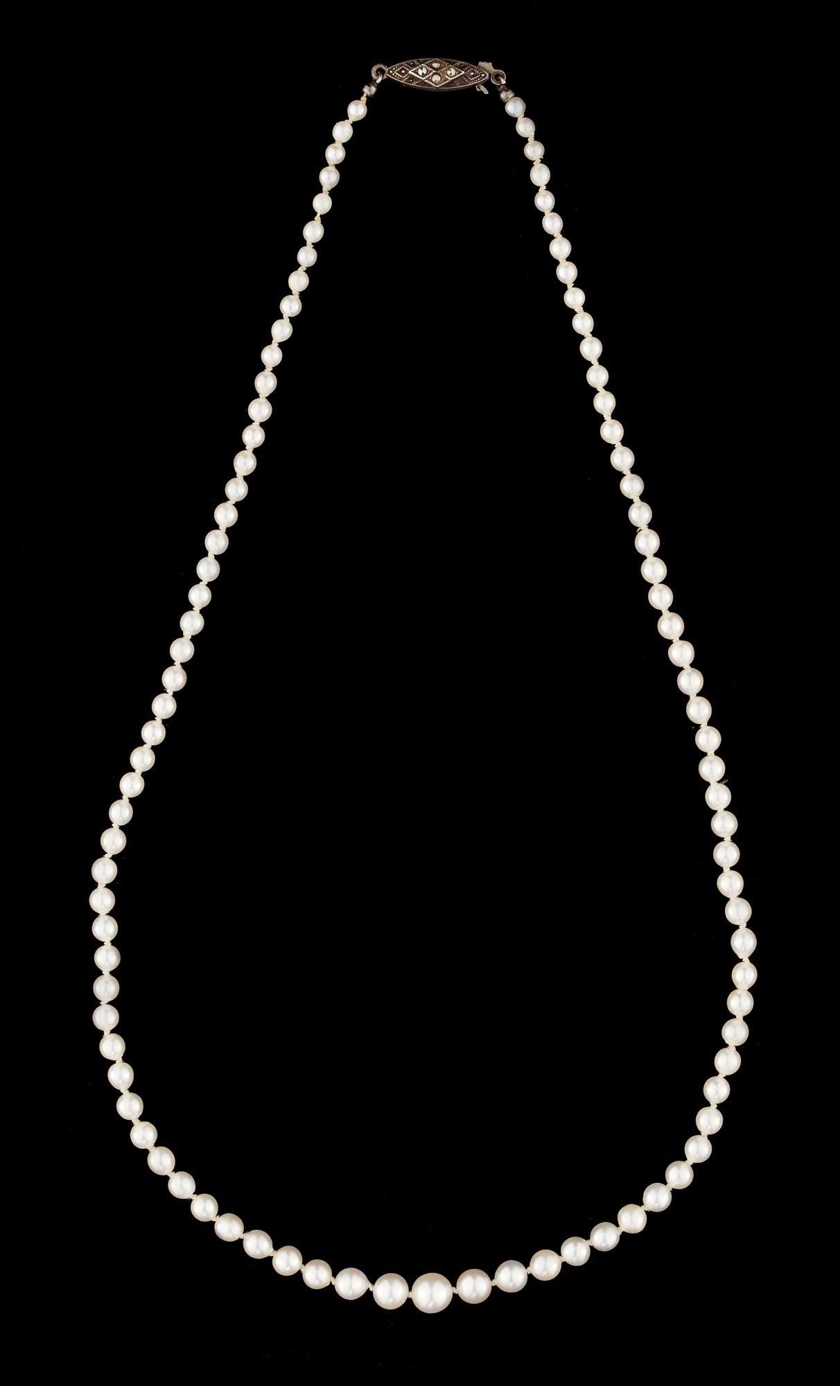COLLIER, doserade odlade pärlor,