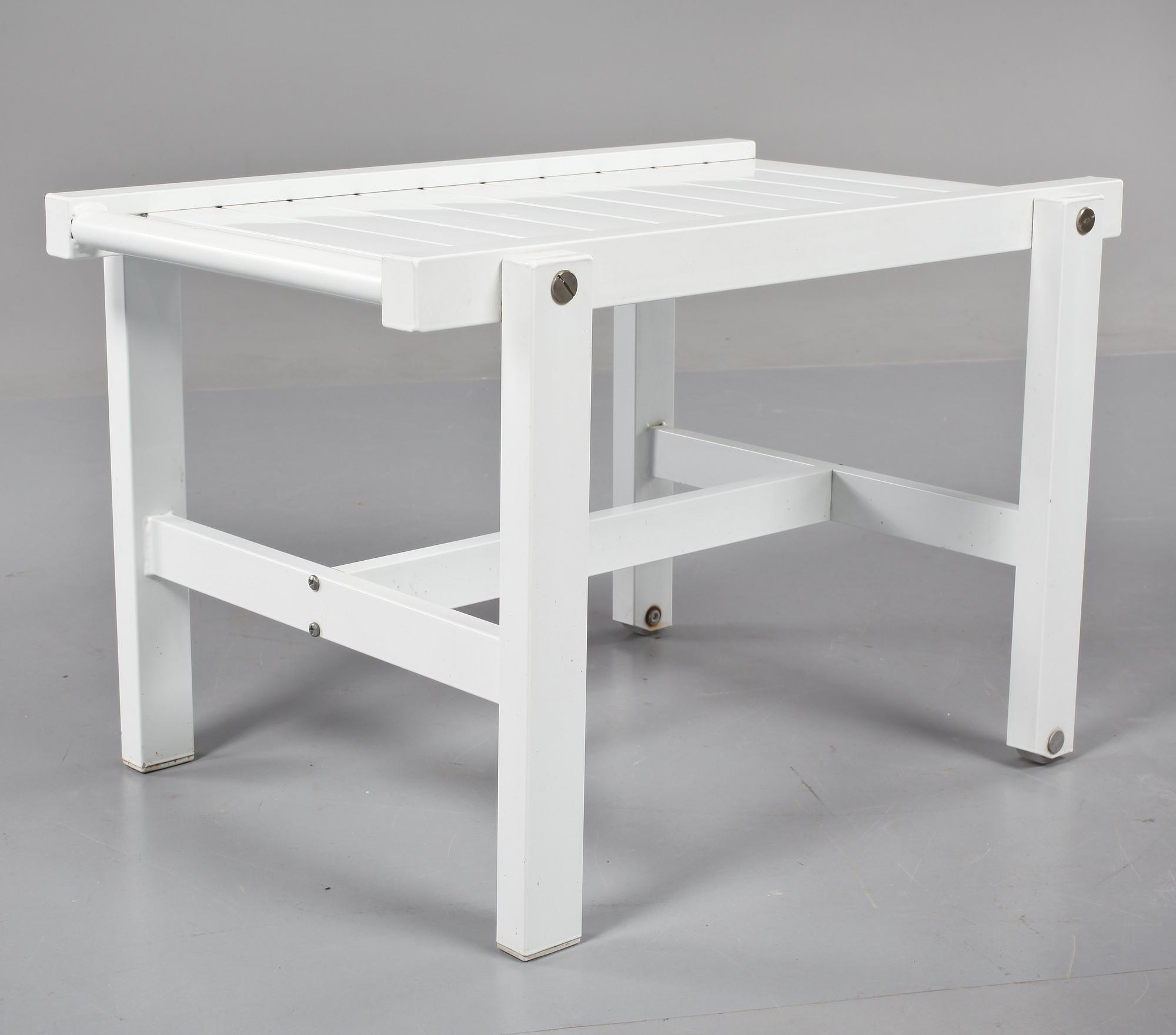 SERVERINGSBORD, Elsa Stackelberg, Fri Form, omkring 2010.