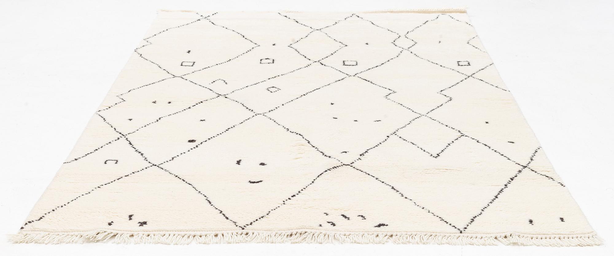 Matta, Marocko design, ca 300 x 200 cm.