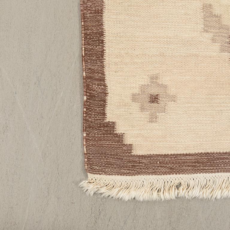 Rölakan rug signed M, approx. 193x138 cm.