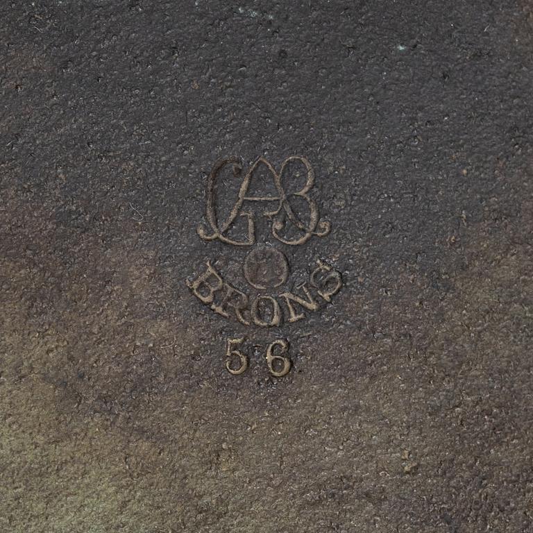 Guldsmedsaktiebolaget, skrivbordsställ samt ljusstakar ett par, brons, 1920-tal.