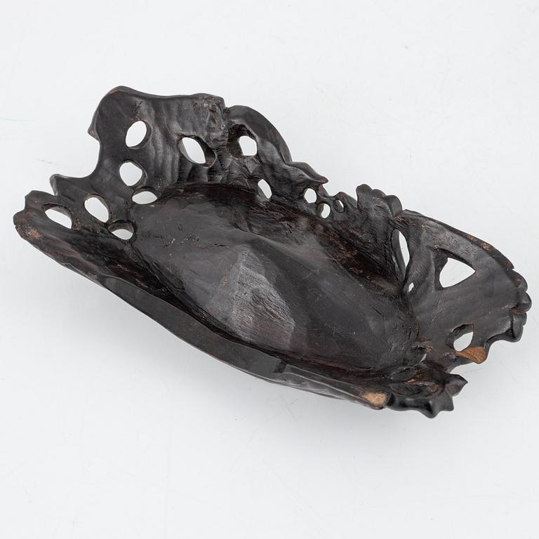 A Chinese root sculpture, Qing dynasty, 18th/19th Century.