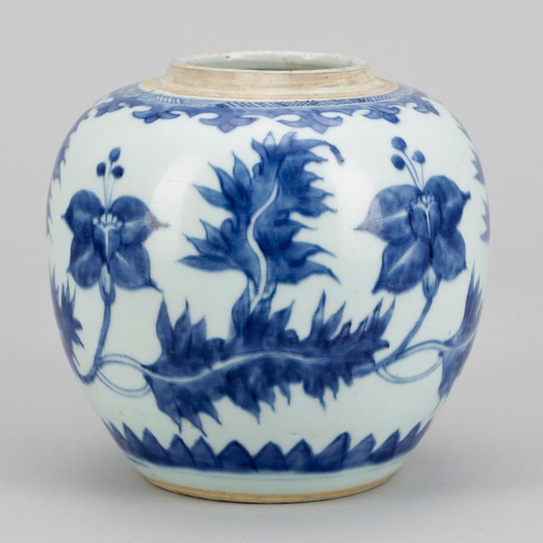 A blue and white jar, Qing dynasty, Kangxi (1662-1722).