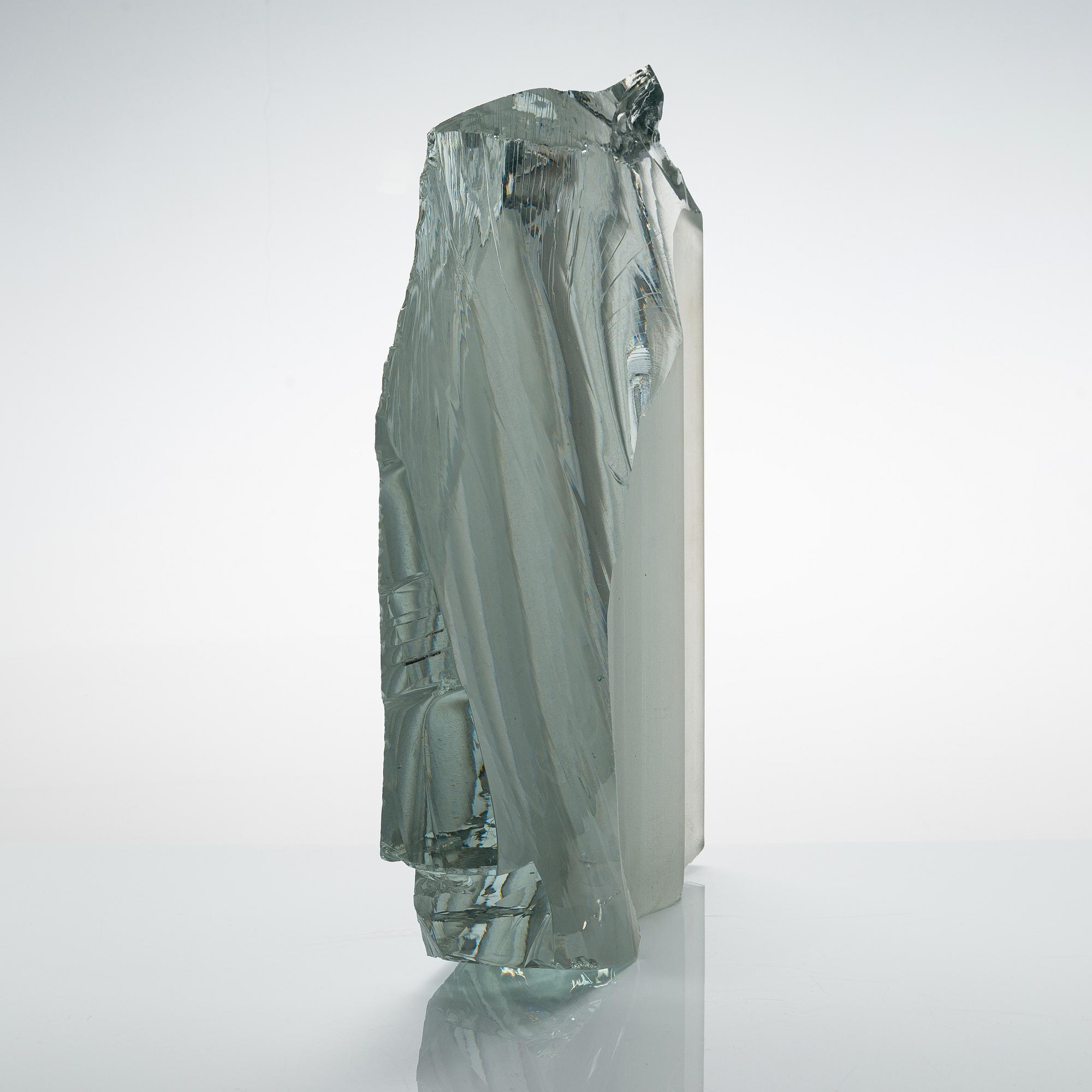 Timo Sarpaneva, skulptur, serien Glass age, "Namnlös" signerad Timo Sarpaneva 1983. Iittalan/Toijalan kivivenveistämö.