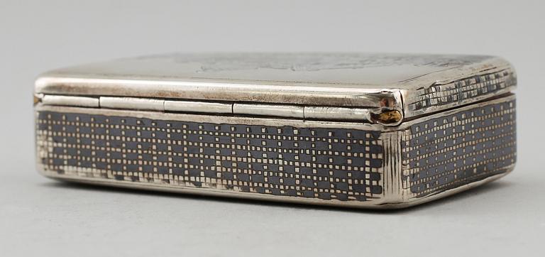 DOSA, silver, nielloarbete, Ryssland 1878. Vikt ca 106 gram.