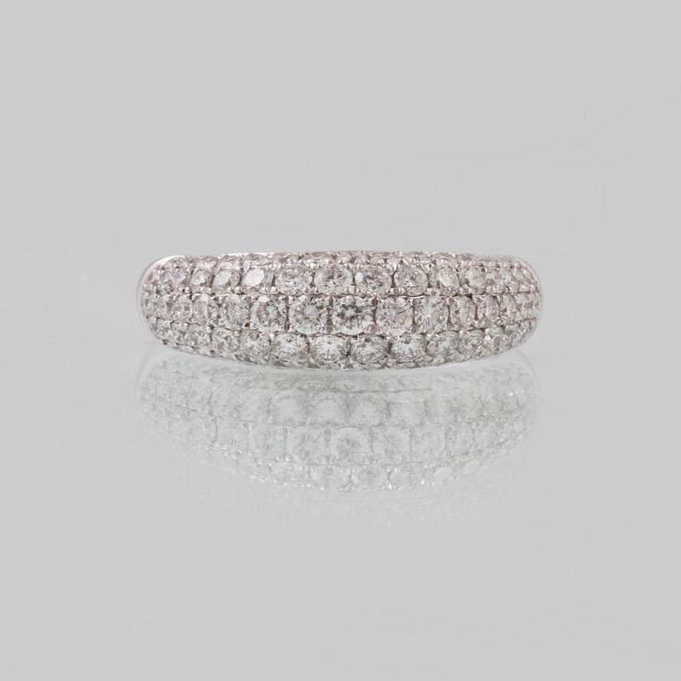 RING, 18K vitguld med briljantslipade diamanter 1.56 ct. Vikt 5,4 gram.
