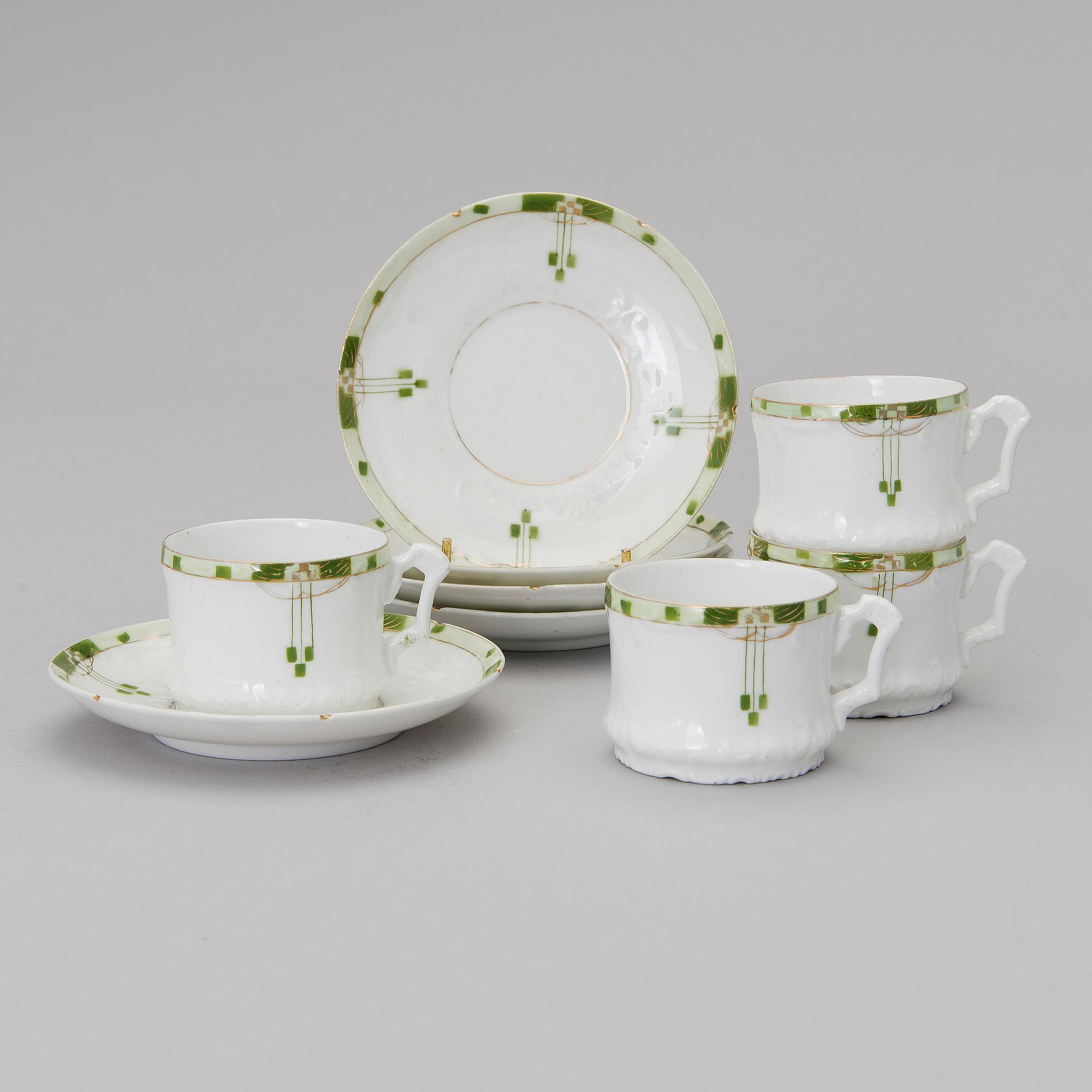 A set of four Kuznetsov porcelain coffee cups with saucers, export marked Fabrique Kousnetzoff, 1890-1913.