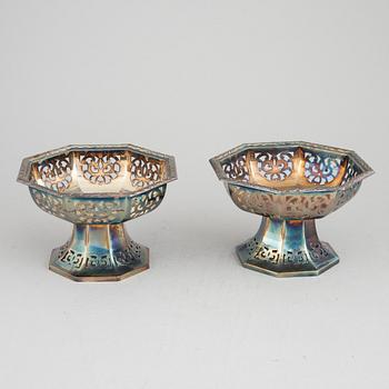 A pair of silver bowls by C.G.Hallberg, Stockholm, 1911.