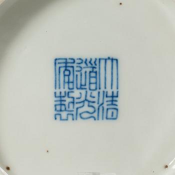 A blue and white lotus bowl, Qing dynasty with Daoguangs seal mark and period (1821-50).