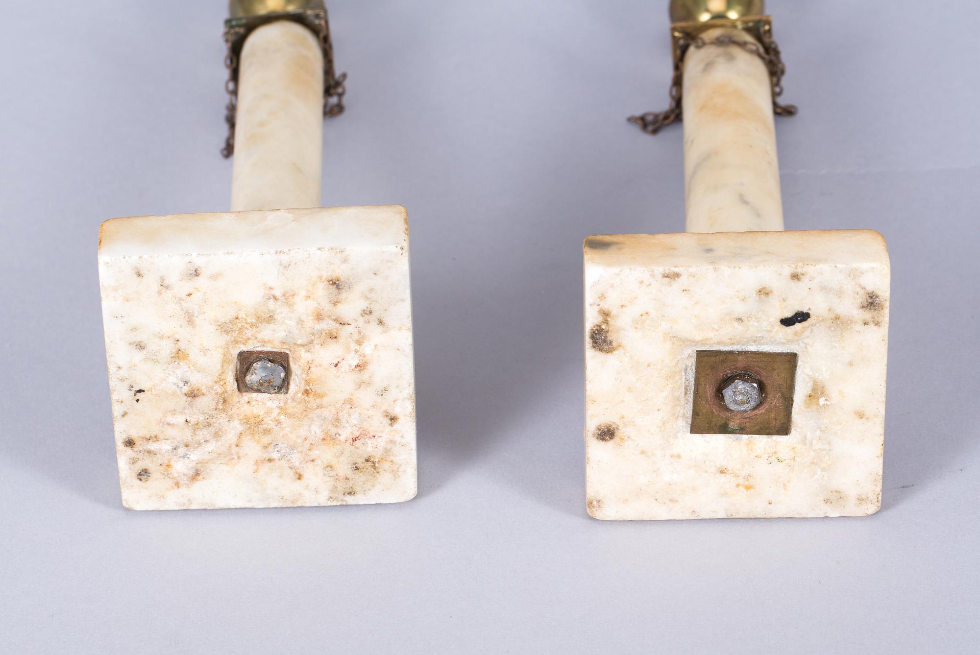 KOLONNLJUSSTAKAR, ett par, gustavianska, omkr 1800.