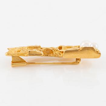 Björn Weckström, a brooch, "Bow of Argo'", 18K gold with pearls, Lapponia.