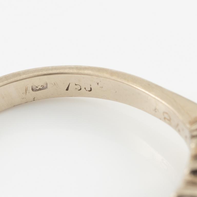 Ring 18K vitguld med briljantslipade diamanter.