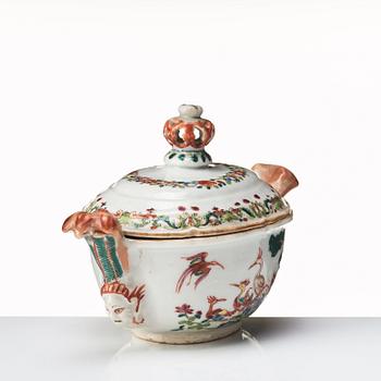 Smörterrin med lock, kompaniporslin. Qingdynastin, Qianlong (1736-95).