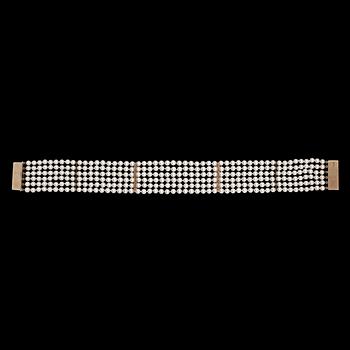 1097. A 6-strands pearl choker with brilliant-cut diamonds, total carat weight circa 0.90 ct.