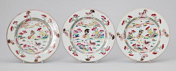 TALLRIKAR, 3 st, porslin, Qianlong, Kina 1700-tal.