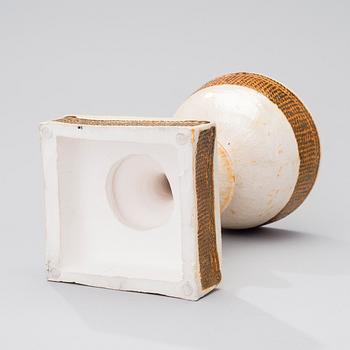 BIRGER KAIPIAINEN, POKAALI. Sign. Kaipiainen.