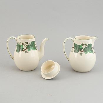A part 'Napoelon Ivy' dinner and coffee service, Wedgwood, England, second half of the 20th century (53 pieces).