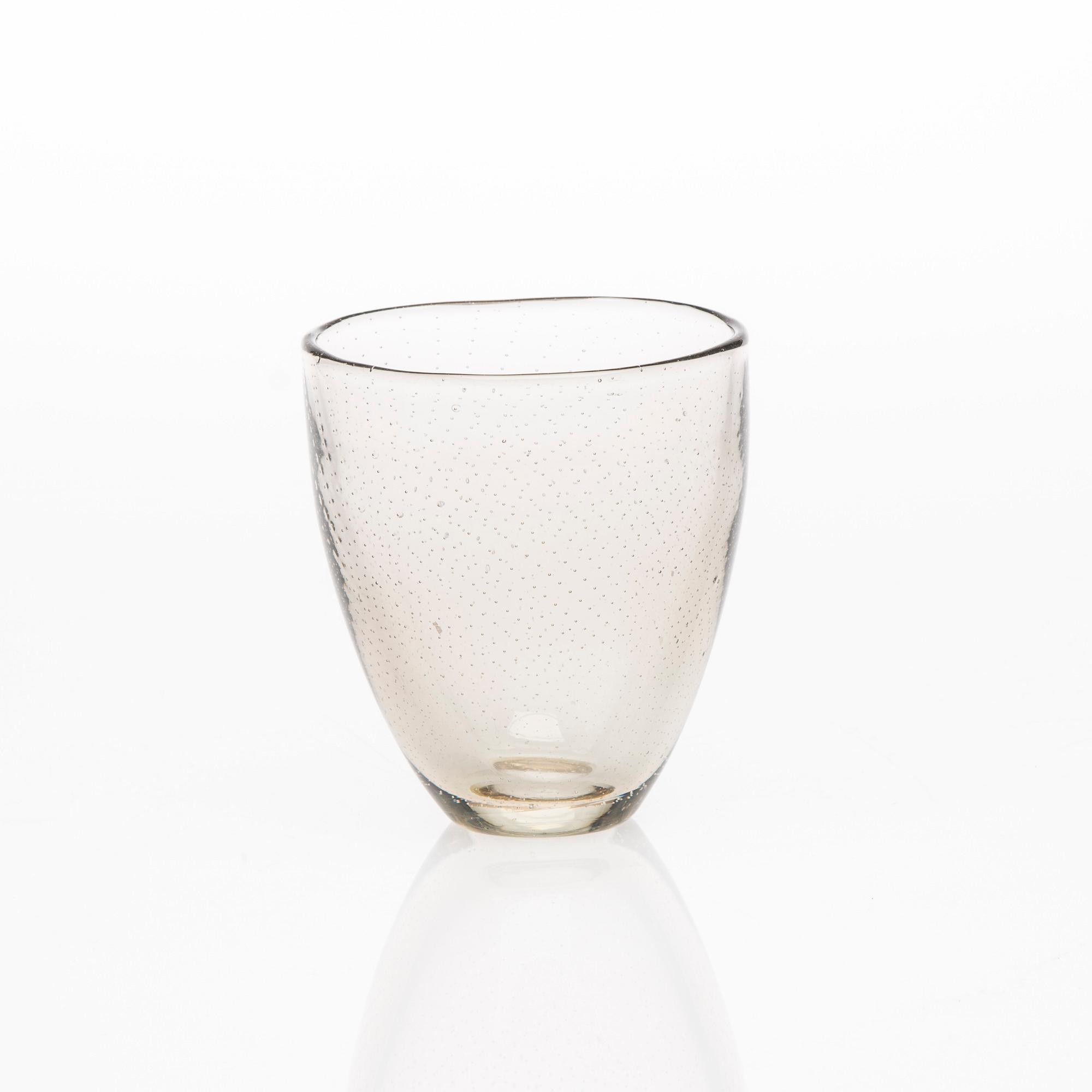 VAS, glas, signerad G. Nyman Nuutajärvi 1947 med syrapenna.